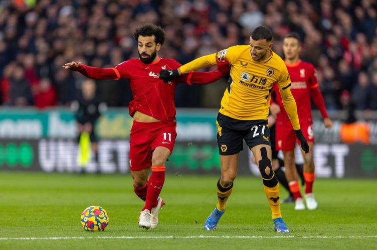 英超赛季战术调整逐步成型，战斗更激烈