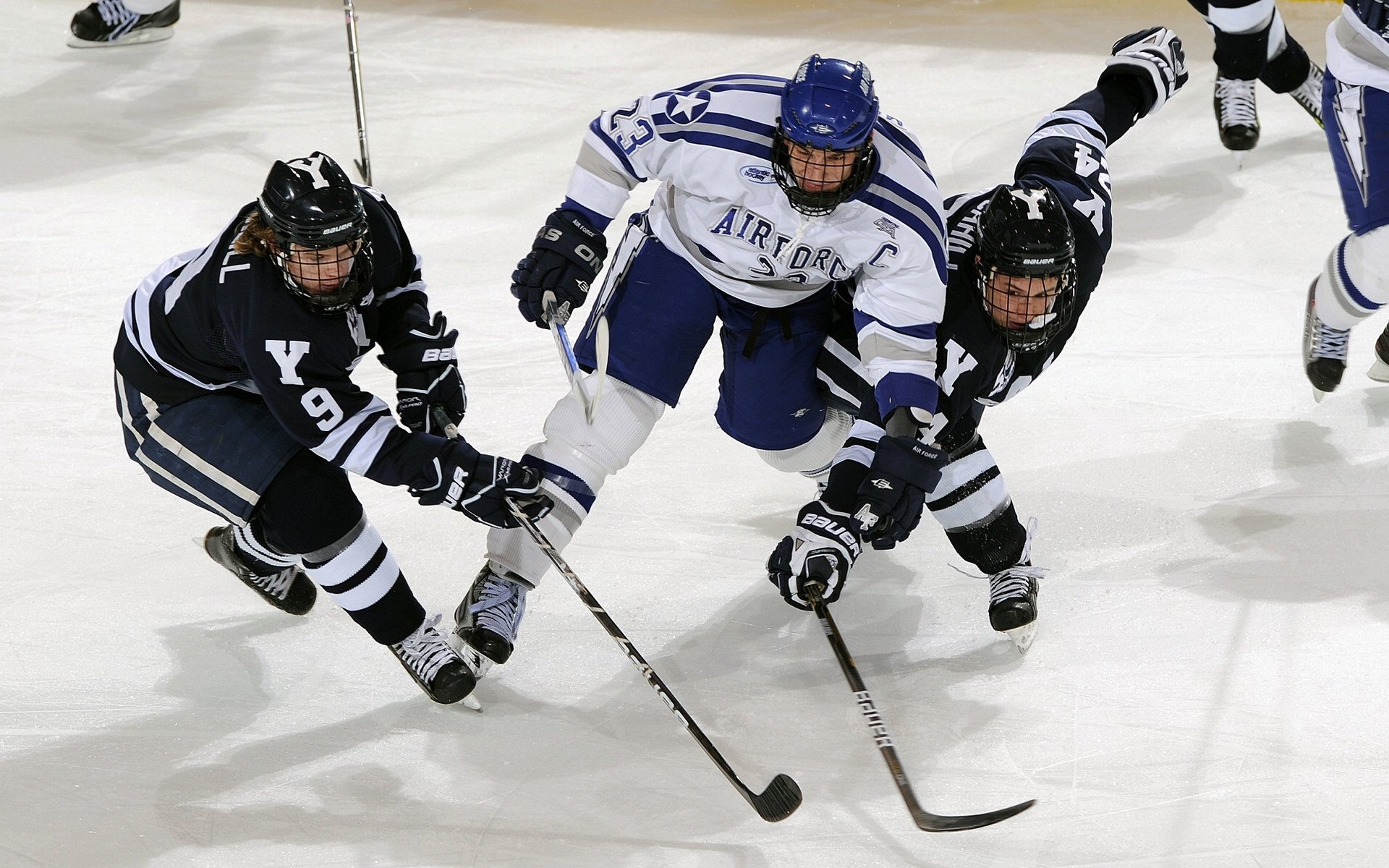 开yun体育-【世界冠军盘点】历届夺冠的经典瞬间回顾，4×100历届冠军